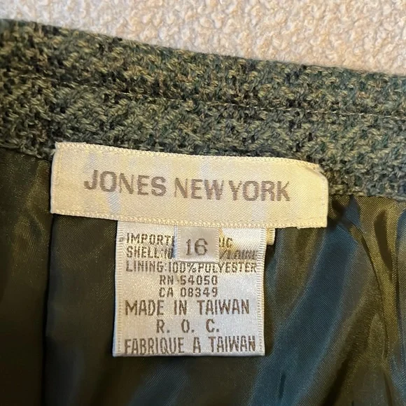 Pristine Women's 100% wool plaid Jones New York skirt, fully lined. - Picture 5 of 8